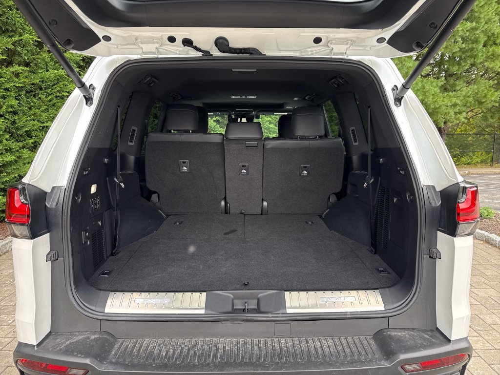 Used 2023 Lexus LX 600 4WD w/ Appearance Package image 13