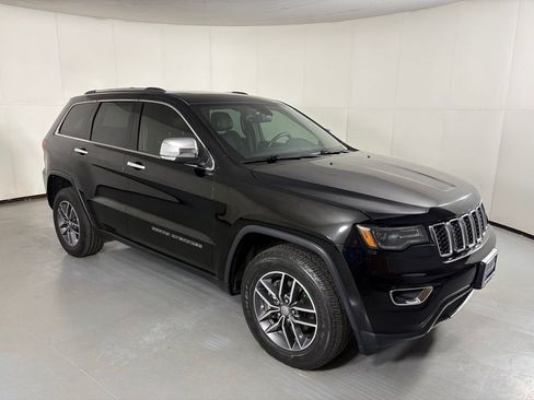 Used 2017 Jeep Grand Cherokee Limited w/ Luxury Group II AWD/4WD image 2