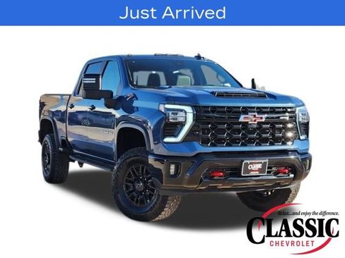 Used 2024 Chevrolet Silverado 2500 ZR2 w/ Technology Package image 3