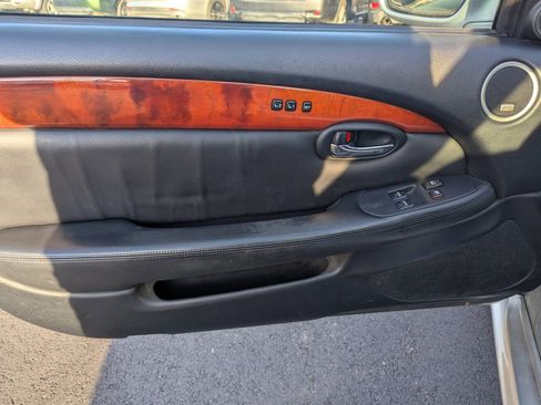 Used 2002 Lexus SC 430 Convertible image 8