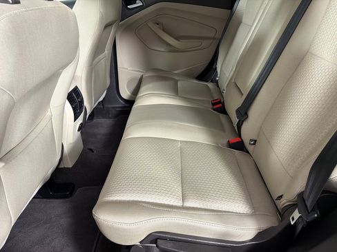 Used 2019 Ford Escape SE FWD image 18