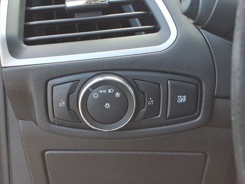 Used 2022 Ford Edge SE image 16