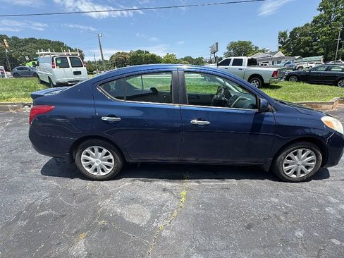 Used 2013 Nissan Versa SV image 4