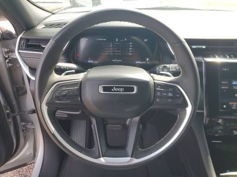 Used 2023 Jeep Grand Cherokee L Laredo AWD/4WD image 21