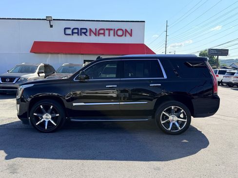 Used 2016 Cadillac Escalade Luxury AWD/4WD image 3