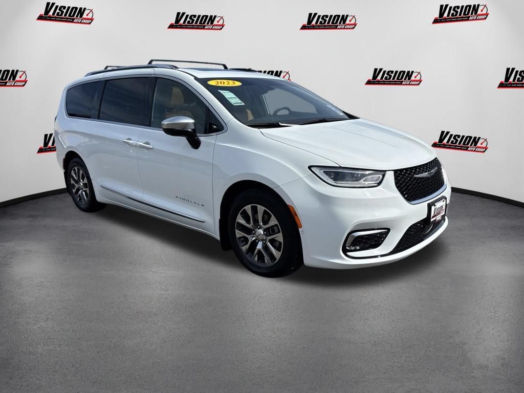 Used 2023 Chrysler Pacifica Pinnacle FWD image 7