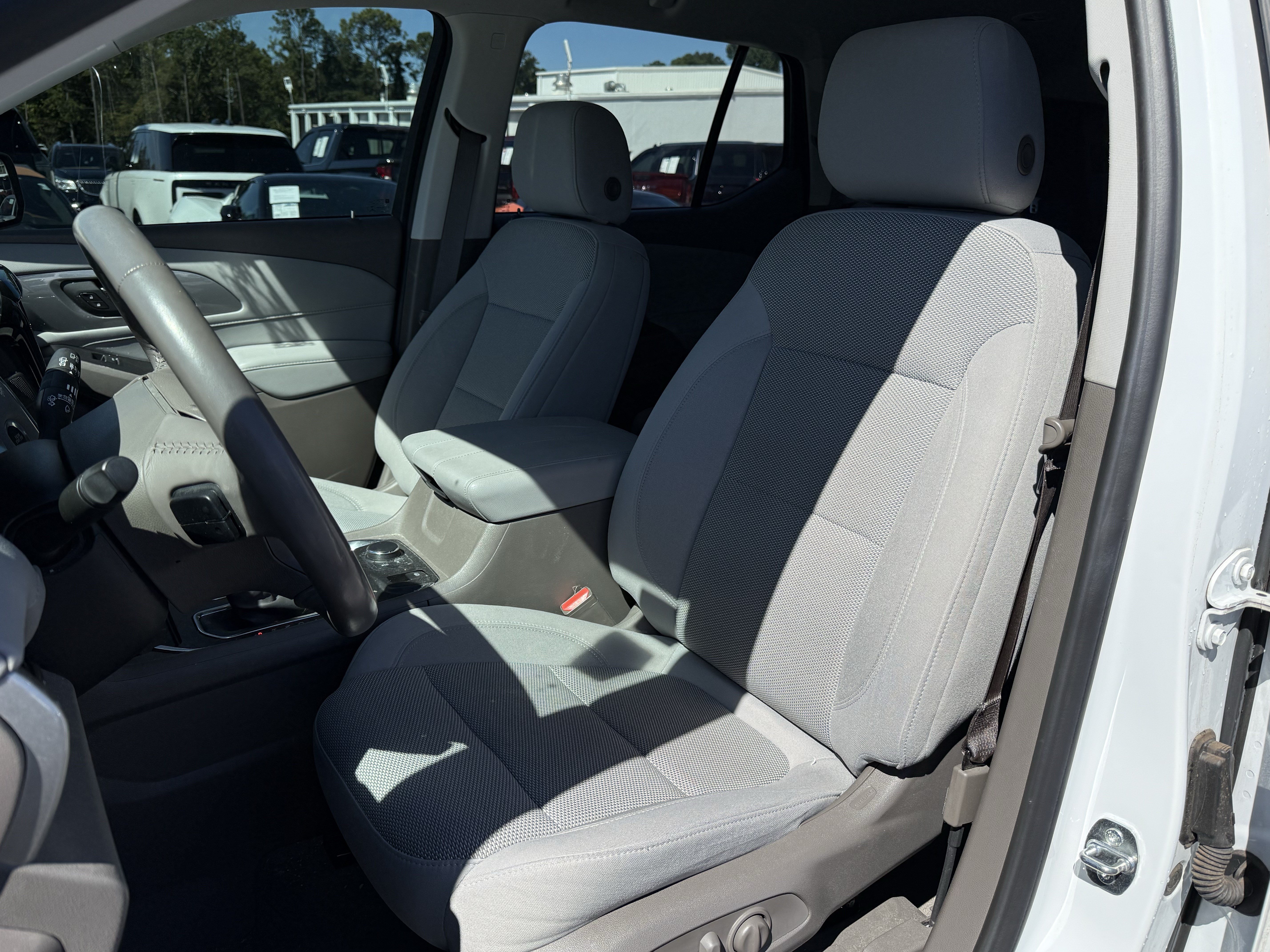 Used 2021 Chevrolet Traverse LT FWD image 7