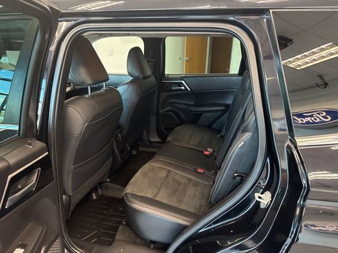 Used 2022 Mitsubishi Outlander SE AWD/4WD image 14