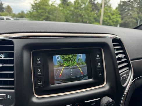 Used 2017 Jeep Grand Cherokee Limited AWD/4WD image 19