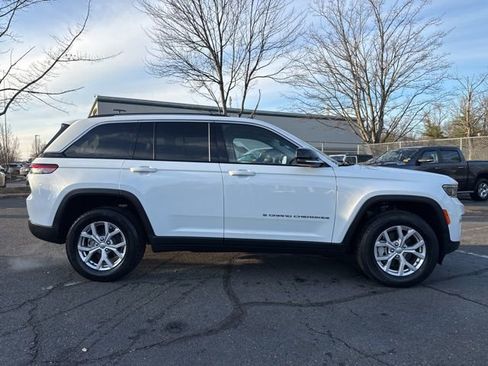 Used 2022 Jeep Grand Cherokee Limited image 15