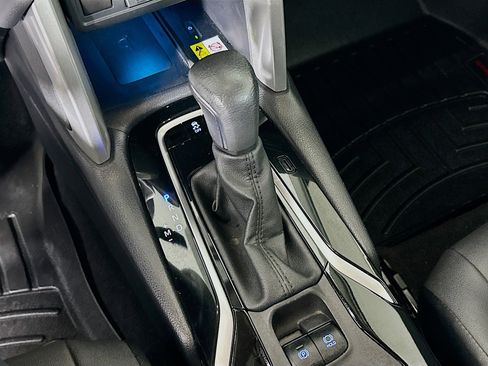 Used 2022 Toyota Corolla Cross XLE w/ Convenience Package image 25