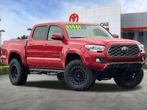 Used 2020 Toyota Tacoma SR5 w/ Technology Package image 2