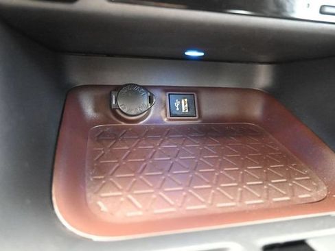 Used 2025 Toyota RAV4 Limited FWD image 40