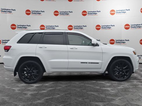 Used 2020 Jeep Grand Cherokee Altitude AWD/4WD image 8