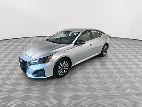 Certified 2024 Nissan Altima 2.5 SV image 4