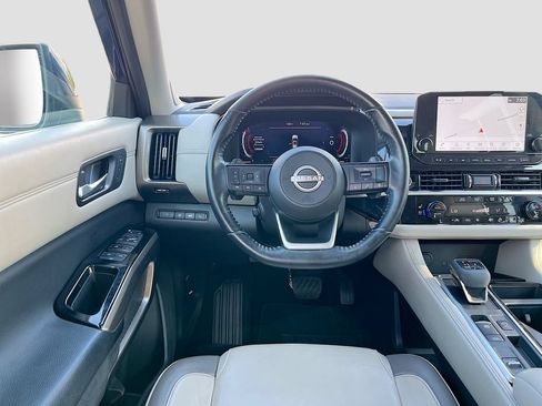 Used 2022 Nissan Pathfinder Platinum w/ Lighting Package (N93) FWD image 23