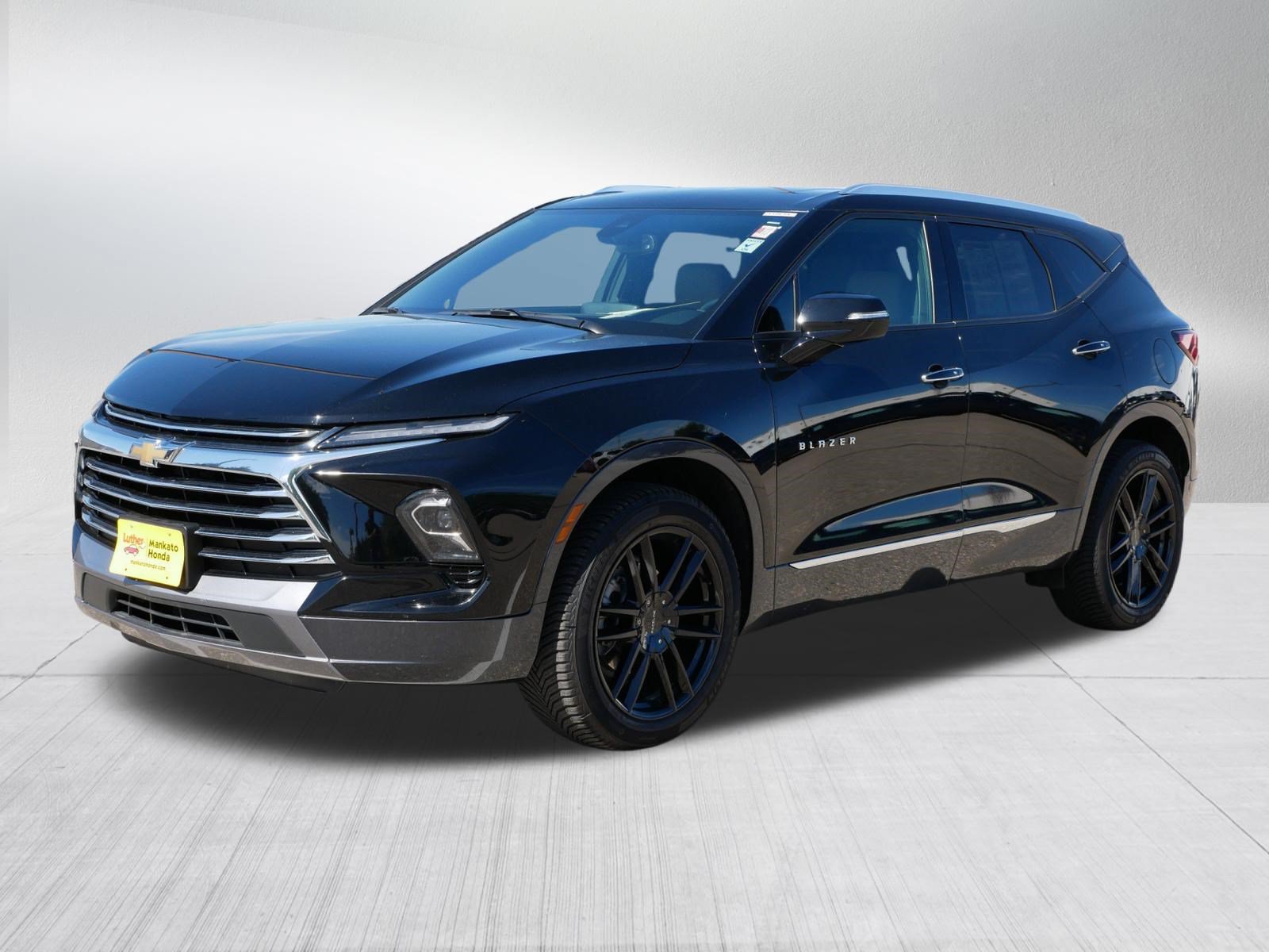 Used 2023 Chevrolet Blazer Premier w/ Enhanced Convenience Package AWD/4WD image 3