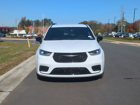 New 2026 Chrysler Pacifica Select w/ S Appearance Package image 16