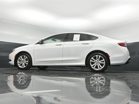 Used 2017 Chrysler 200 Limited Platinum w/ Comfort & Convenience Group FWD image 34