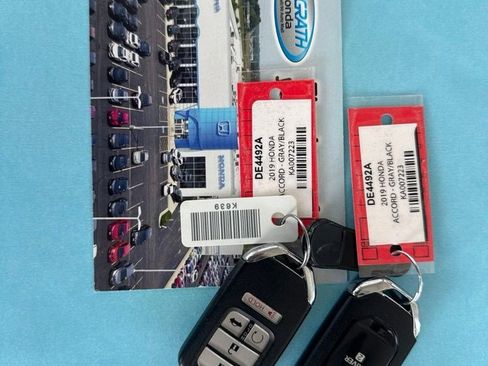 Used 2019 Honda Accord Touring image 4