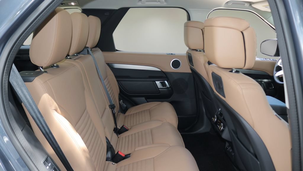 New 2026 Land Rover Discovery Limited Edition AWD/4WD image 16