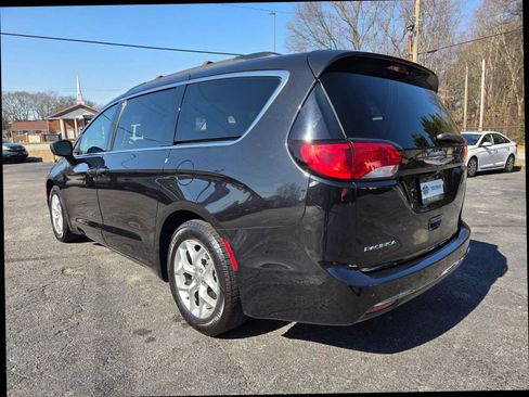 Used 2018 Chrysler Pacifica Touring Plus w/ Tire & Wheel Group image 5