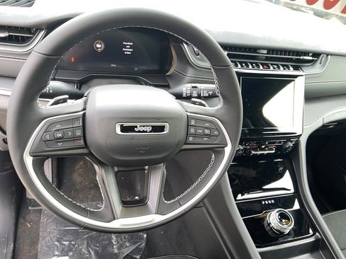 New 2025 Jeep Grand Cherokee L Altitude image 15