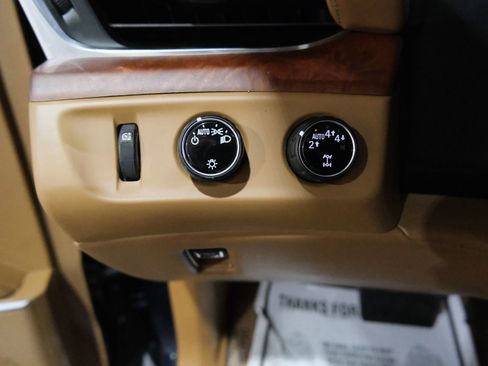 Used 2017 Cadillac Escalade Platinum image 37