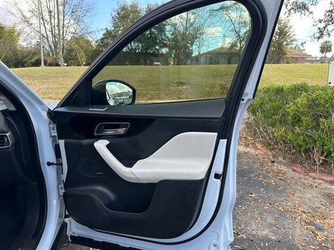 Used 2020 Jaguar F-PACE R-Sport image 51