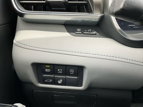 Used 2023 Toyota Highlander Limited AWD/4WD image 22