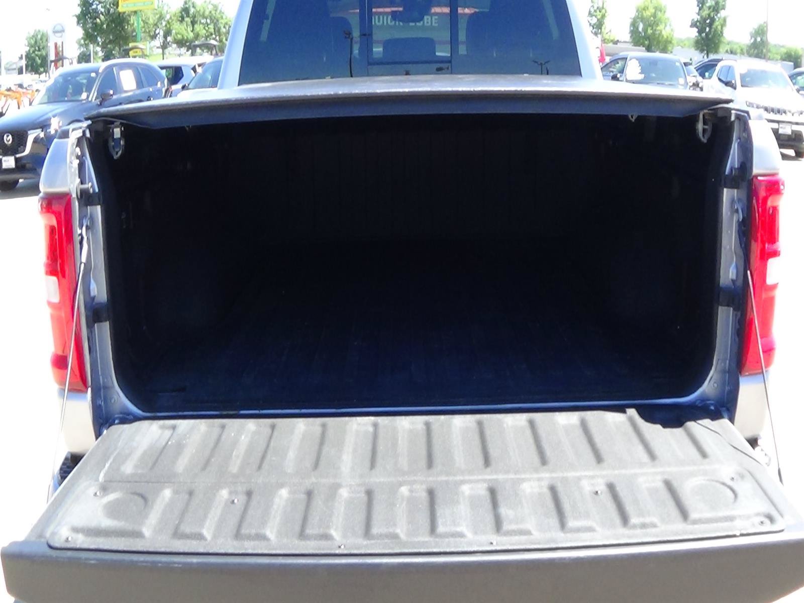 Used 2025 RAM 1500 Laramie w/ Sport Appearance Package AWD/4WD image 12