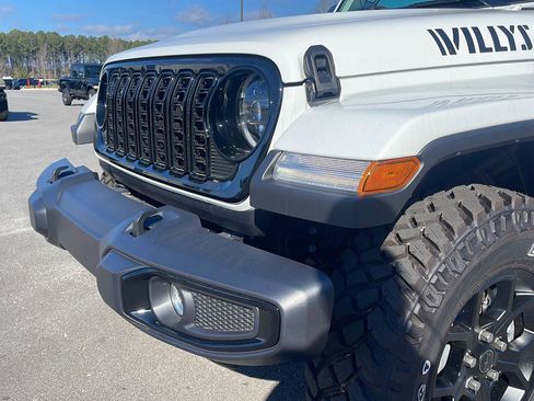 New 2025 Jeep Gladiator Willys image 12