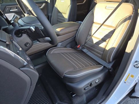 New 2026 GMC Acadia Denali Ultimate w/ LPO, Floor Liner Package AWD/4WD image 33