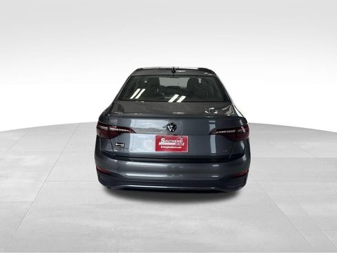 Used 2024 Volkswagen Jetta SE FWD image 4