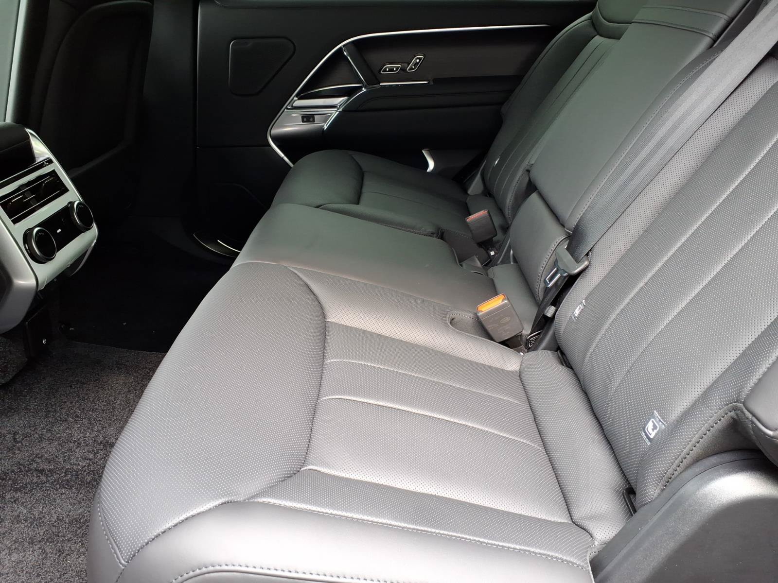 New 2027 Land Rover Range Rover Long Wheelbase SE AWD/4WD image 5