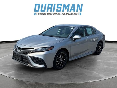 Used 2023 Toyota Camry SE image 2