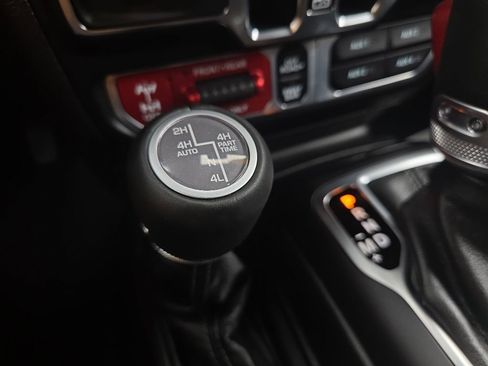 Used 2024 Jeep Wrangler Unlimited Rubicon AWD/4WD image 38