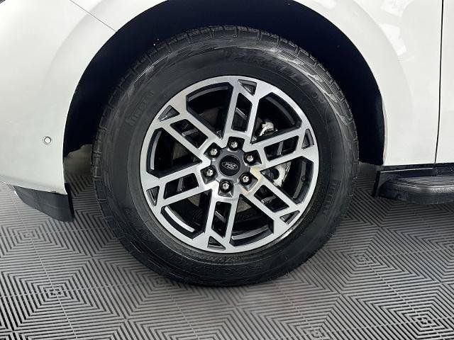 Certified 2025 Ford Expedition Active AWD/4WD image 32