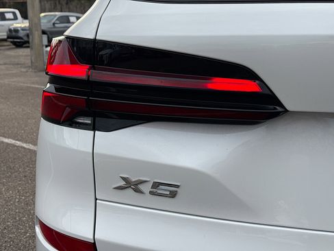 Used 2025 BMW X5 xDrive40i w/ M Sport Package image 10