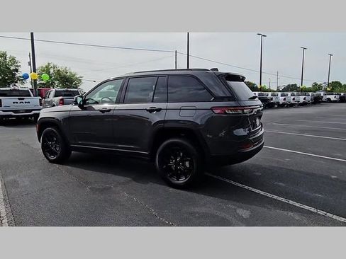 New 2025 Jeep Grand Cherokee Altitude image 29