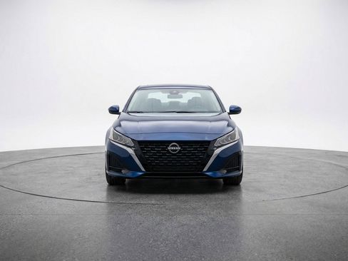 Used 2025 Nissan Altima 2.5 SV image 2