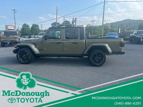 Used 2025 Jeep Gladiator Sport AWD/4WD image 3