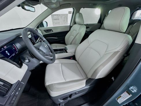 New 2026 Nissan Pathfinder SL image 11