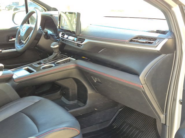 Used 2026 Toyota Sienna XSE FWD image 27