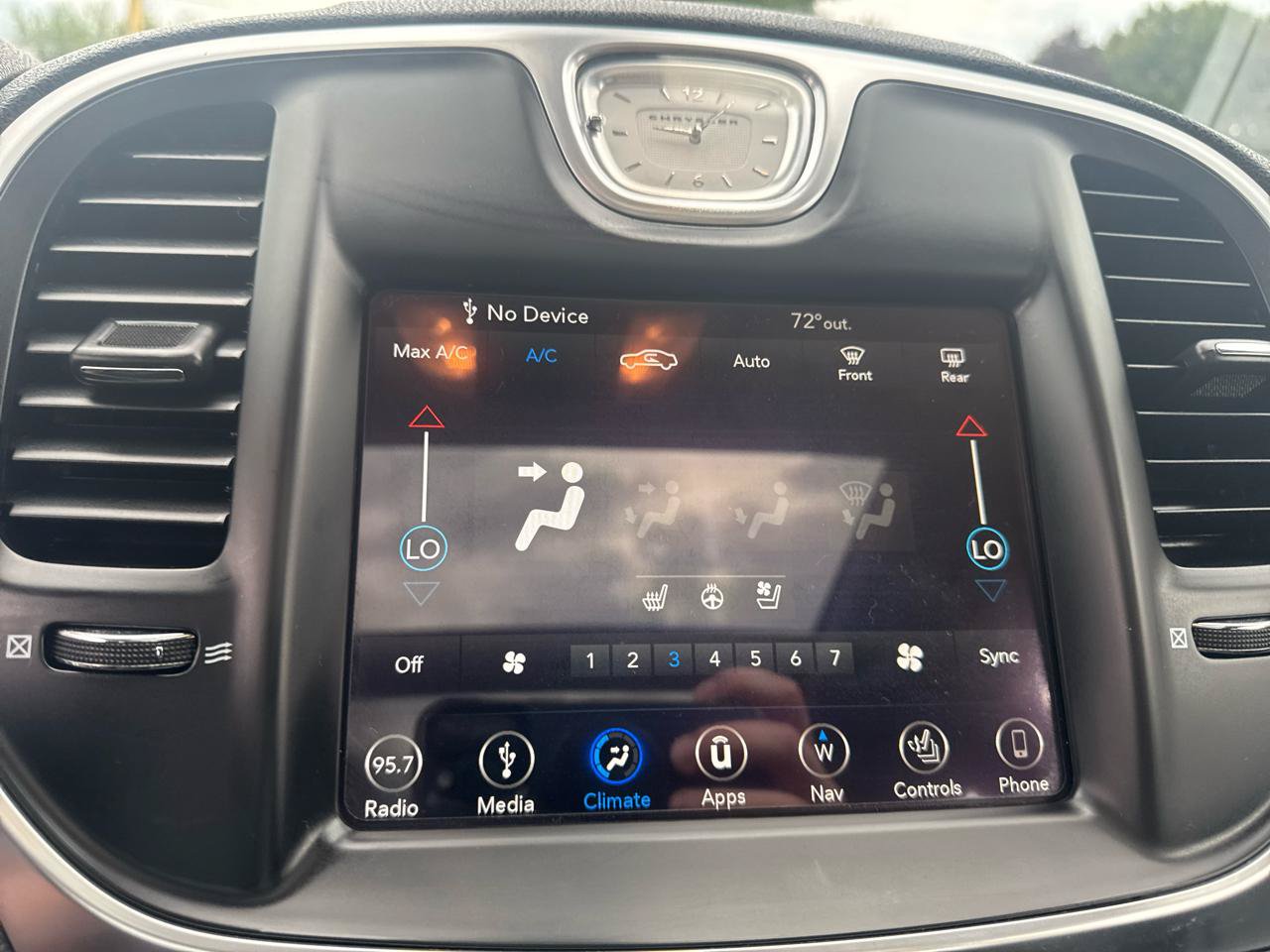 Used 2019 Chrysler 300 Limited AWD/4WD image 33