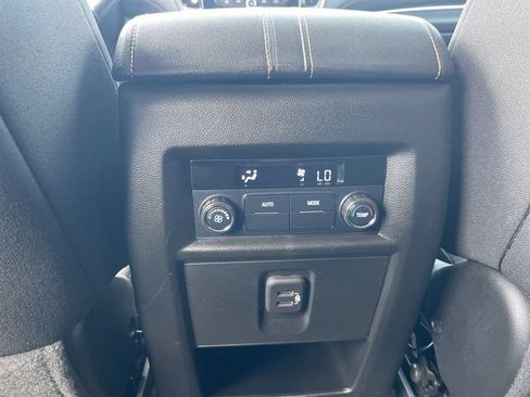 Certified 2021 Chevrolet Traverse LT FWD image 20