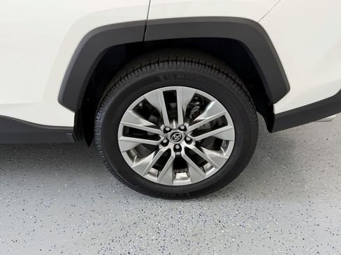 Used 2019 Toyota RAV4 XLE Premium FWD image 26
