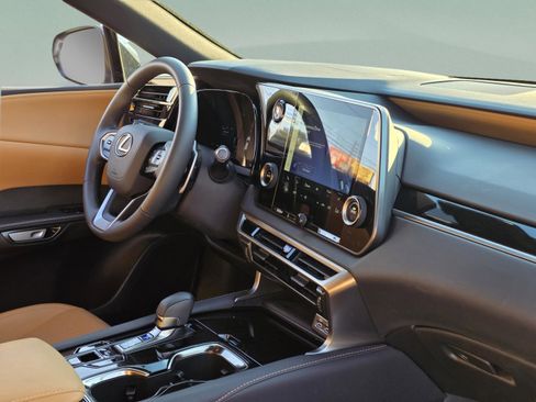 Used 2025 Lexus RX 350 FWD w/ Technology Package image 23