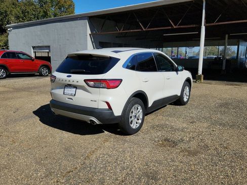 Used 2022 Ford Escape SE image 5