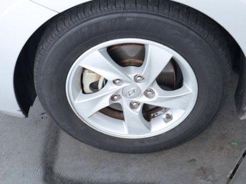 Used 2015 Hyundai Elantra SE FWD image 41